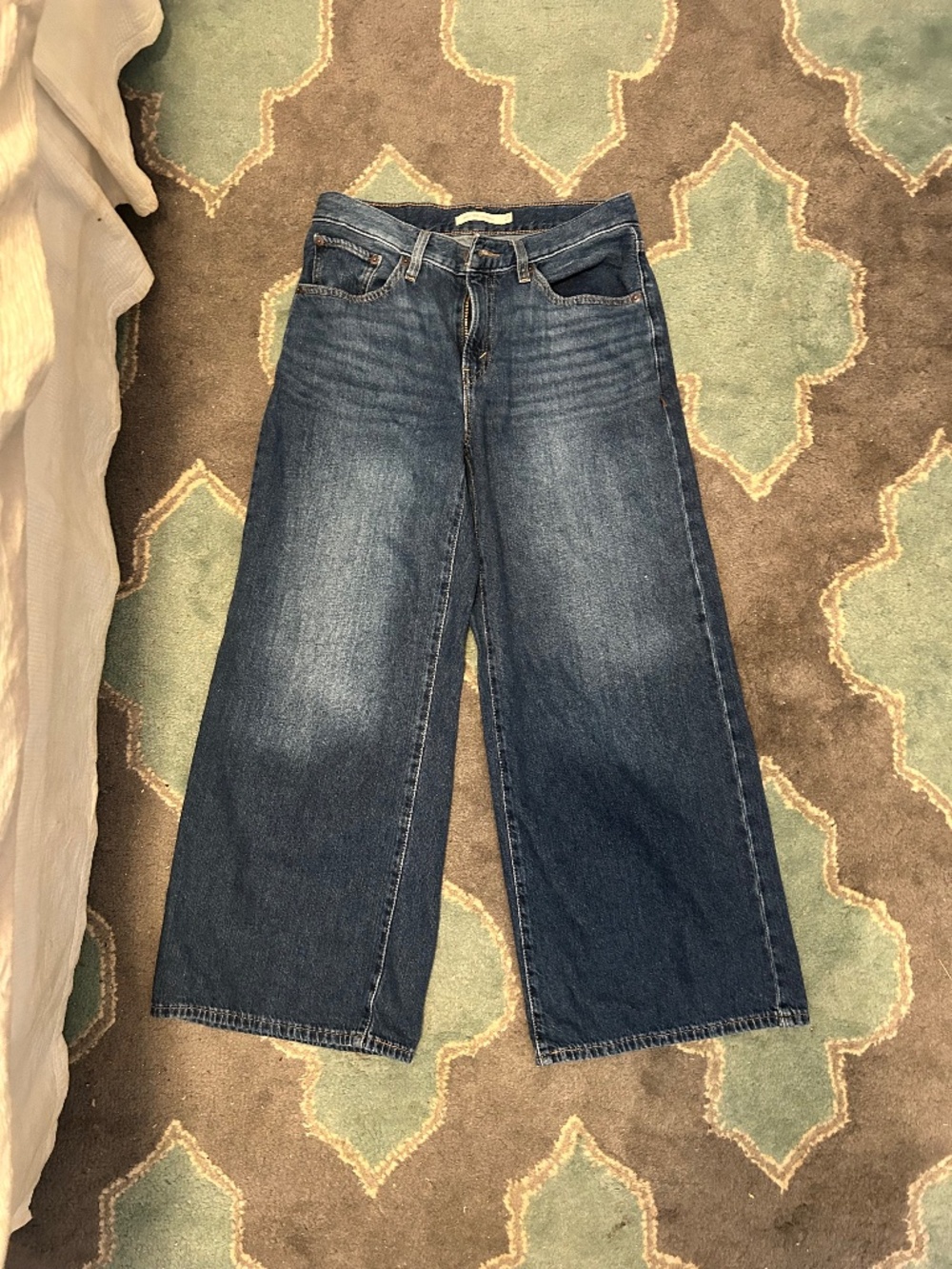 Levi's Women’s Middy Wide Leg, Ankle-Length Jeans 27